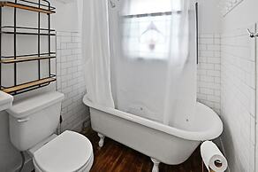 Calmbach Cottage 2 Bedroom Home by RedAwning