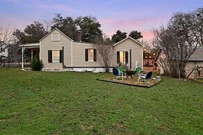 Calmbach Cottage 2 Bedroom Home by RedAwning