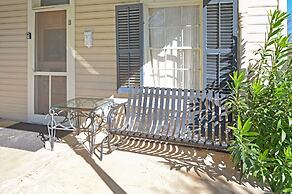 Calmbach Cottage 2 Bedroom Home by RedAwning