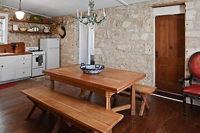 Calmbach Cottage 2 Bedroom Home by RedAwning