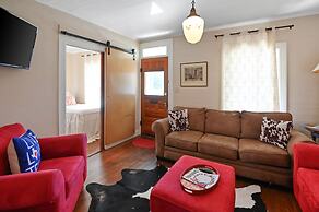 Calmbach Cottage 2 Bedroom Home by RedAwning