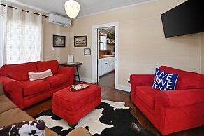 Calmbach Cottage 2 Bedroom Home by RedAwning