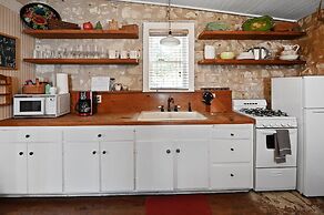 Calmbach Cottage 2 Bedroom Home by RedAwning