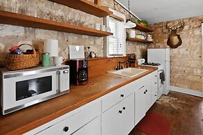 Calmbach Cottage 2 Bedroom Home by RedAwning