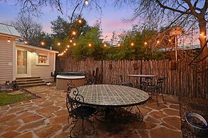 Calmbach Cottage 2 Bedroom Home by RedAwning