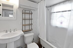 Calmbach Cottage 2 Bedroom Home by RedAwning