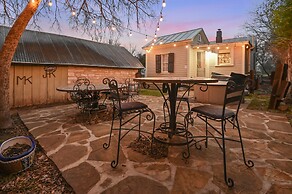 Calmbach Cottage 2 Bedroom Home by RedAwning