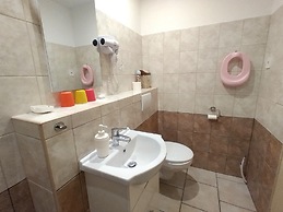 Room-small Village, Small Guest House, w