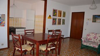 Comfortable 2 Bedroom Apartment - Beahost Rentals