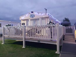 Immaculate 3-bed Caravan With Hot Tub