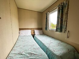 Caravansleeps8-hottub-fireplace-garden-patio