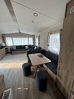 Lovely 2-bed Luxury Caravan in Newquay
