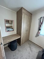 Caravansleeps4-beachfront-garden-patio