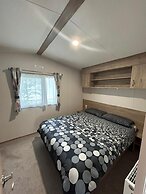 Caravansleeps4-beachfront-garden-patio