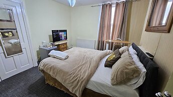 Beautiful 1-bed House in Leeds