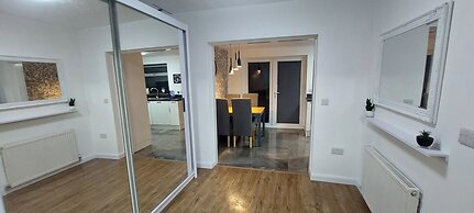 Hull 3bed House-driveway-garden-familyfriendly