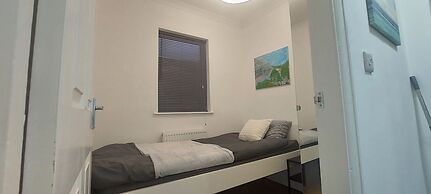 Hull 3bed House-driveway-garden-familyfriendly