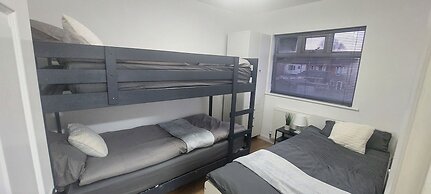 Hull 3bed House-driveway-garden-familyfriendly