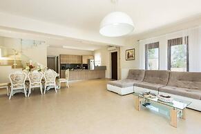 Villa Noboa Sea View Spacious And Cozy 5bd