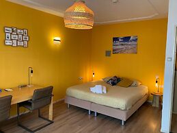 Plato by Hofstad Studios