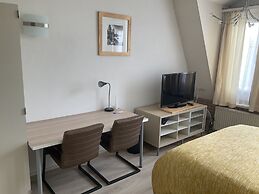 Plato by Hofstad Studios