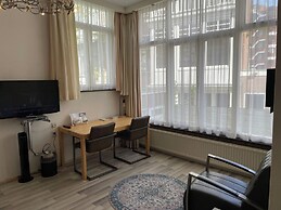 Plato by Hofstad Studios