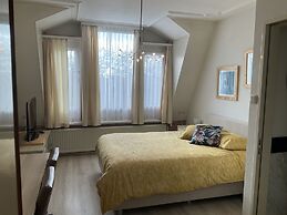 Plato by Hofstad Studios