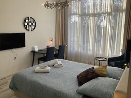 Plato by Hofstad Studios