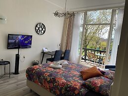 Plato by Hofstad Studios