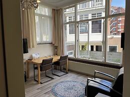 Plato by Hofstad Studios