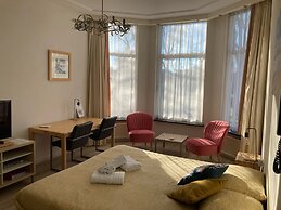 Plato by Hofstad Studios