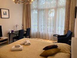 Plato by Hofstad Studios