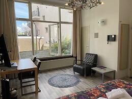 Plato by Hofstad Studios