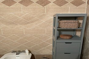 Lemon Apt With Shared Pool And Garden