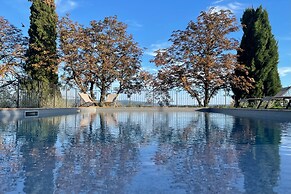 Lemon Apt With Shared Pool And Garden