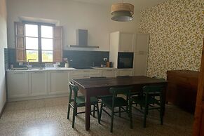 Lemon Apt With Shared Pool And Garden