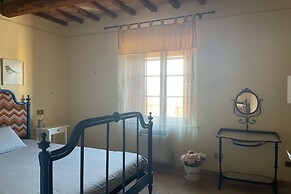 Lemon Apt With Shared Pool And Garden