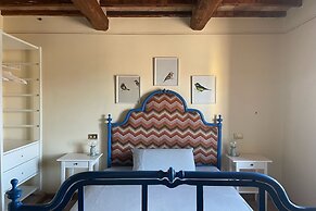 Lemon Apt With Shared Pool And Garden