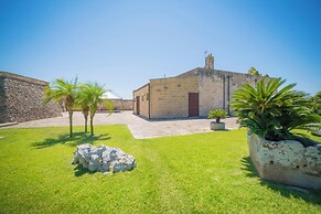 Masseria Relais Saraceno with pool