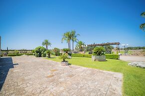 Masseria Relais Saraceno with pool