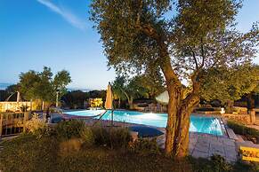 Tenuta Bouganville With Garden And Pool