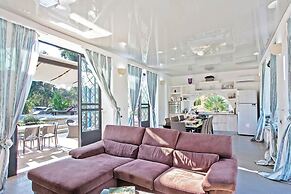 Tenuta Bouganville With Garden And Pool