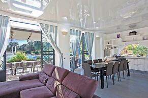 Tenuta Bouganville With Garden And Pool