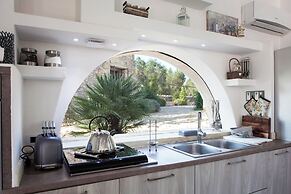 Tenuta Bouganville With Garden And Pool