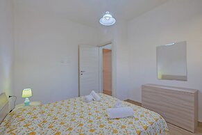 Le Bianche Apartment 4 close to the beach