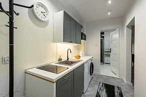 Sienna Modern Apartment by Renters