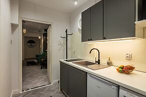 Sienna Modern Apartment by Renters