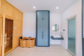 Quy Tai Premium Hotel