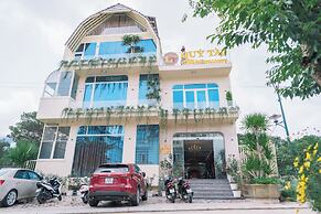 Quy Tai Premium Hotel