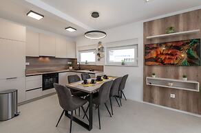 Apartments Mare B with pool